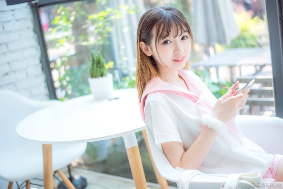 “那又如何？今日，我吕蒙便是为私仇而来，将士们，杀！”吕蒙冷哼一声，一声令下，数百艘艨艟出现，每五艘或十艘一组，朝着陈到这边穿插过来。